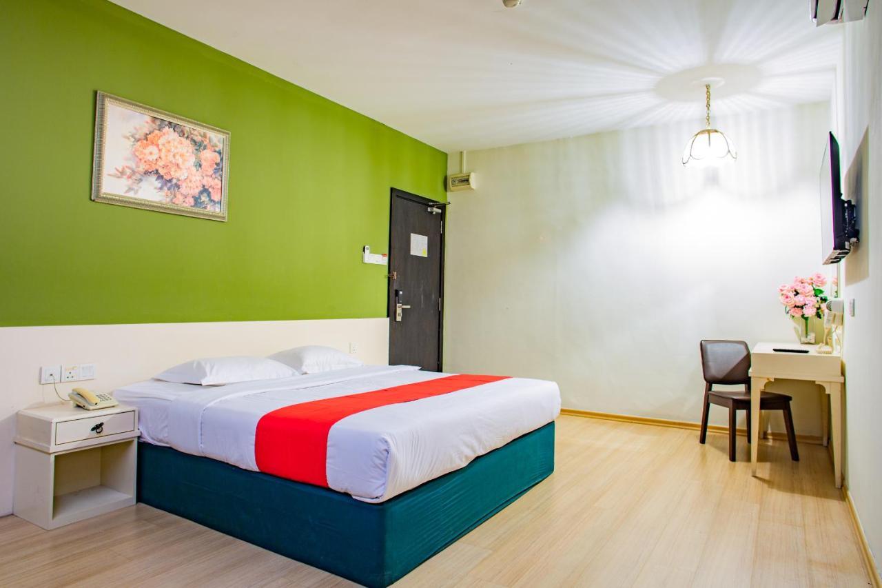 Hotel 101 Permas Jaya Johor Bahru Exterior foto