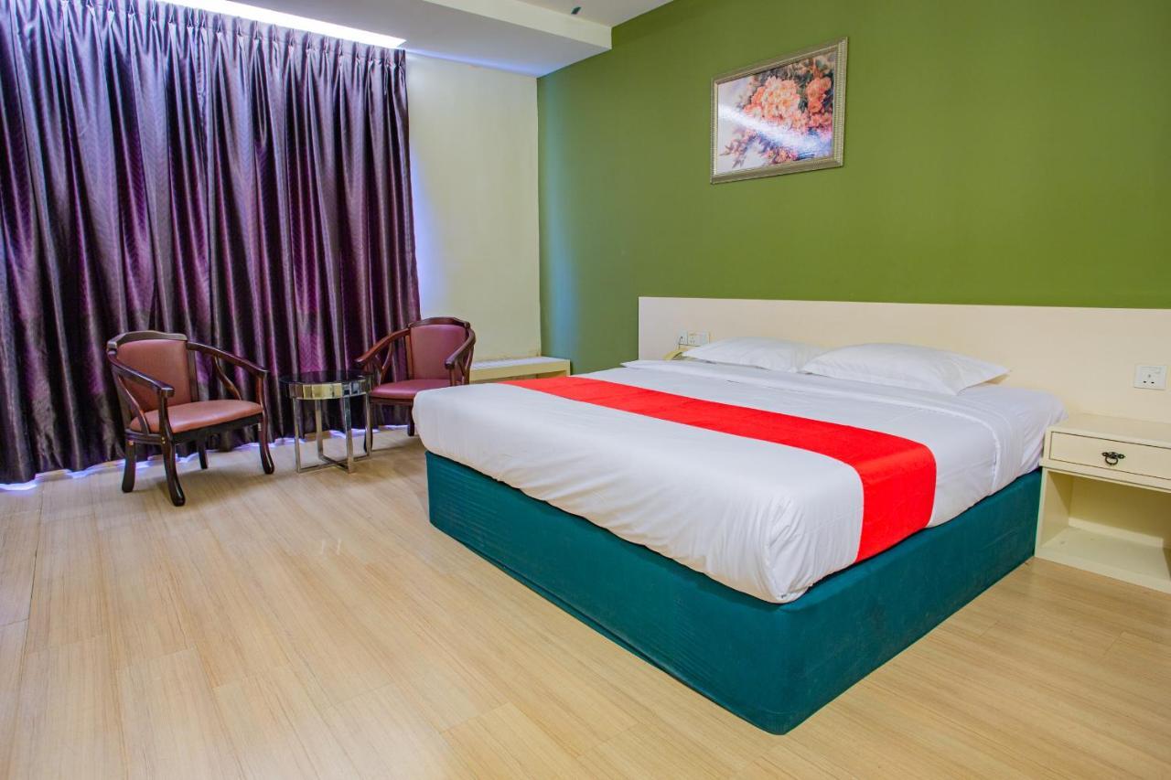 Hotel 101 Permas Jaya Johor Bahru Exterior foto